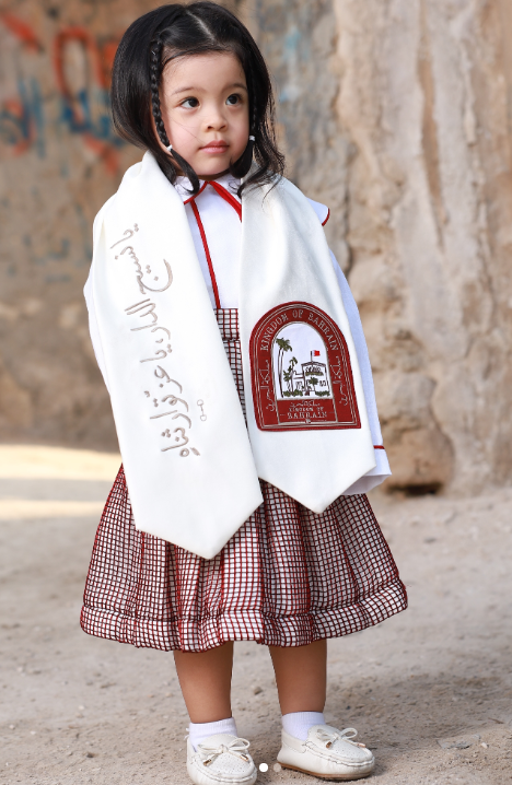 The dar Set with scarf